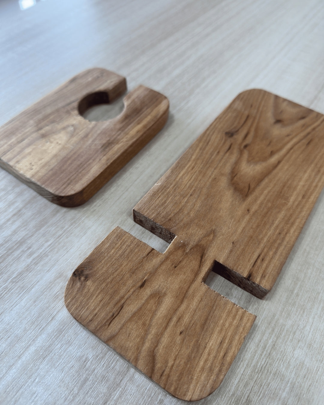 Dock - Soporte de madera para celular