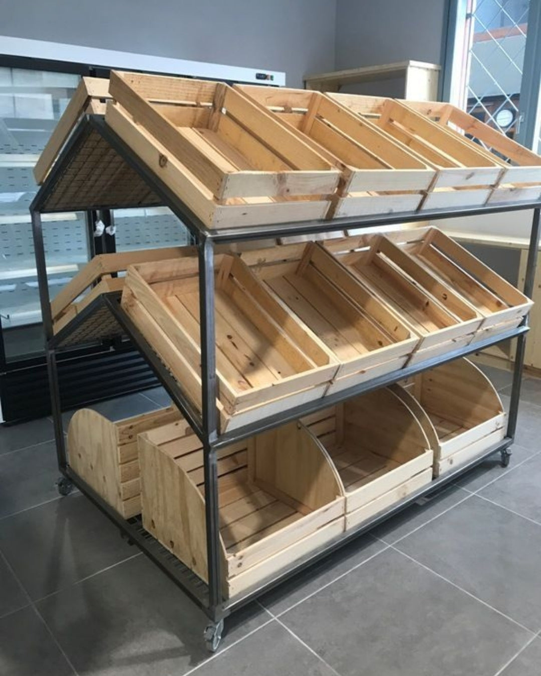 Exhibidores Comerciales de Madera Natural a Medida