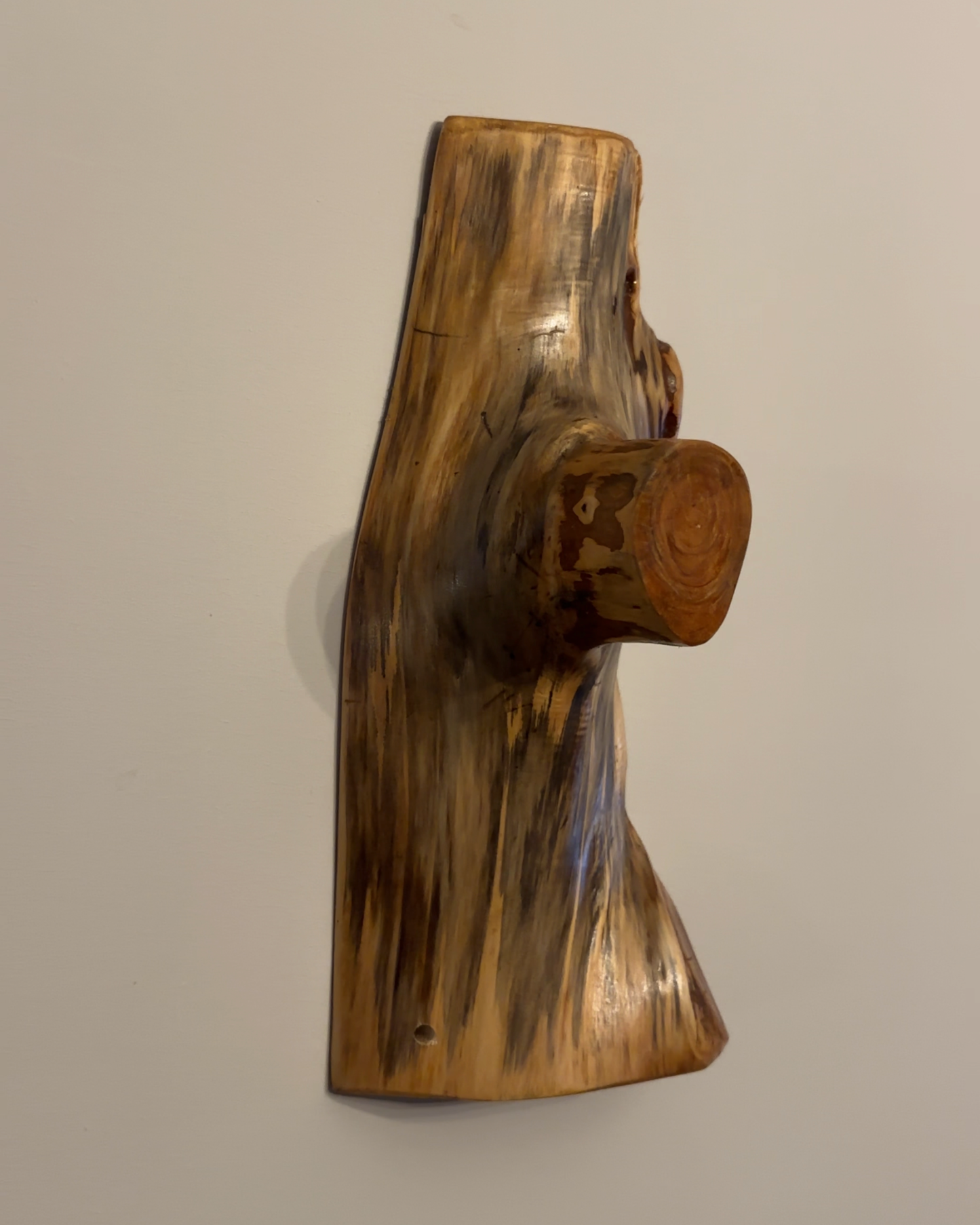Perchero Escultural de Madera